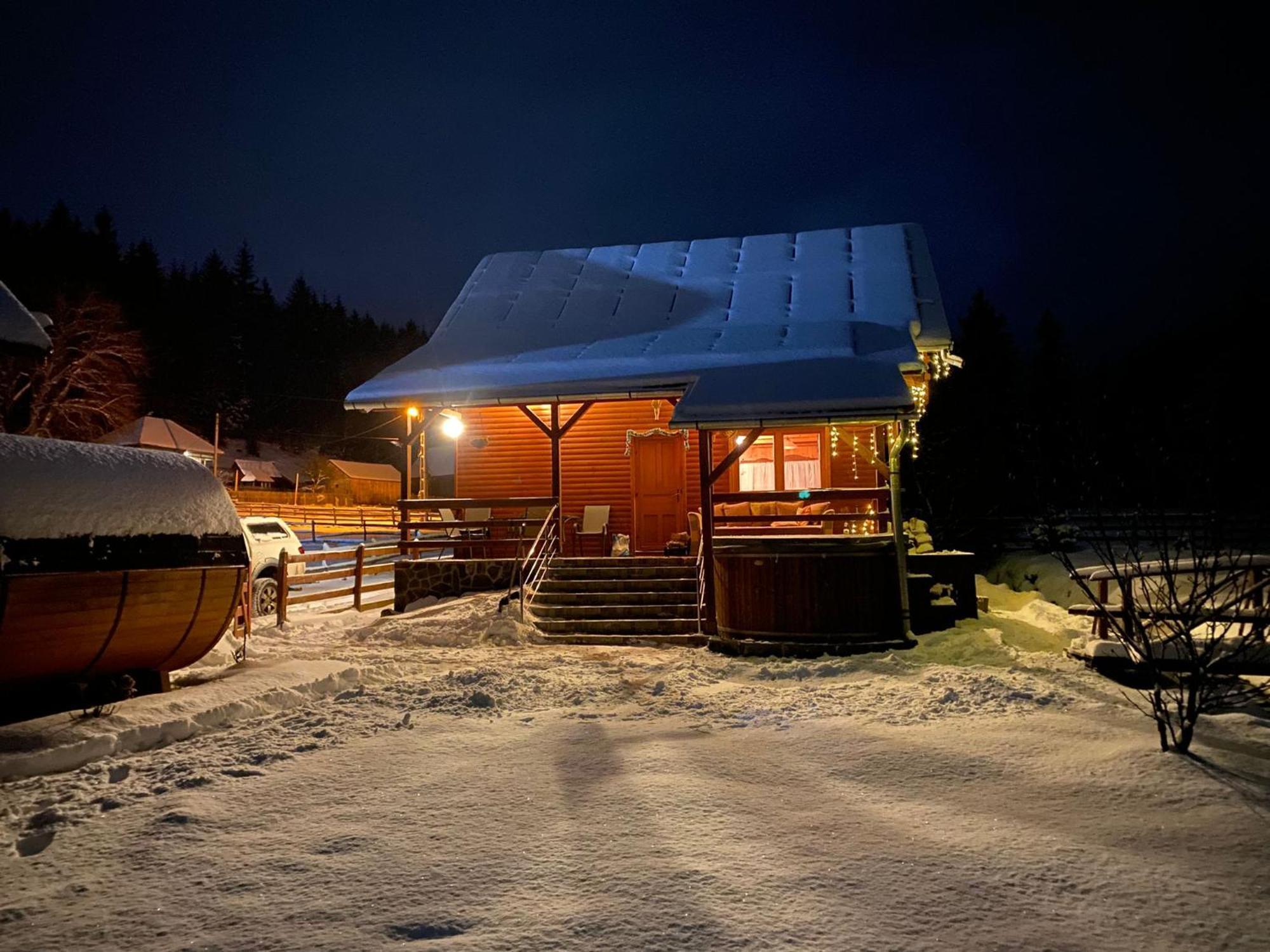 Magasbuekk Pataka Kulcsoshaz Villa Izvoare  Bilik gambar